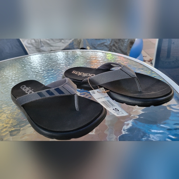 Adidas comfort flip flops. Men size 10 - Picture 2 of 7